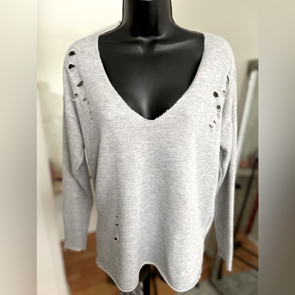 Distressed grey sweater - Picture 1 of 8